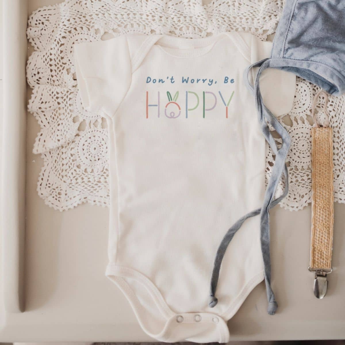 Finn and Emma Organic Short Sleeve Bodysuit - Don't Worry Be Hoppy