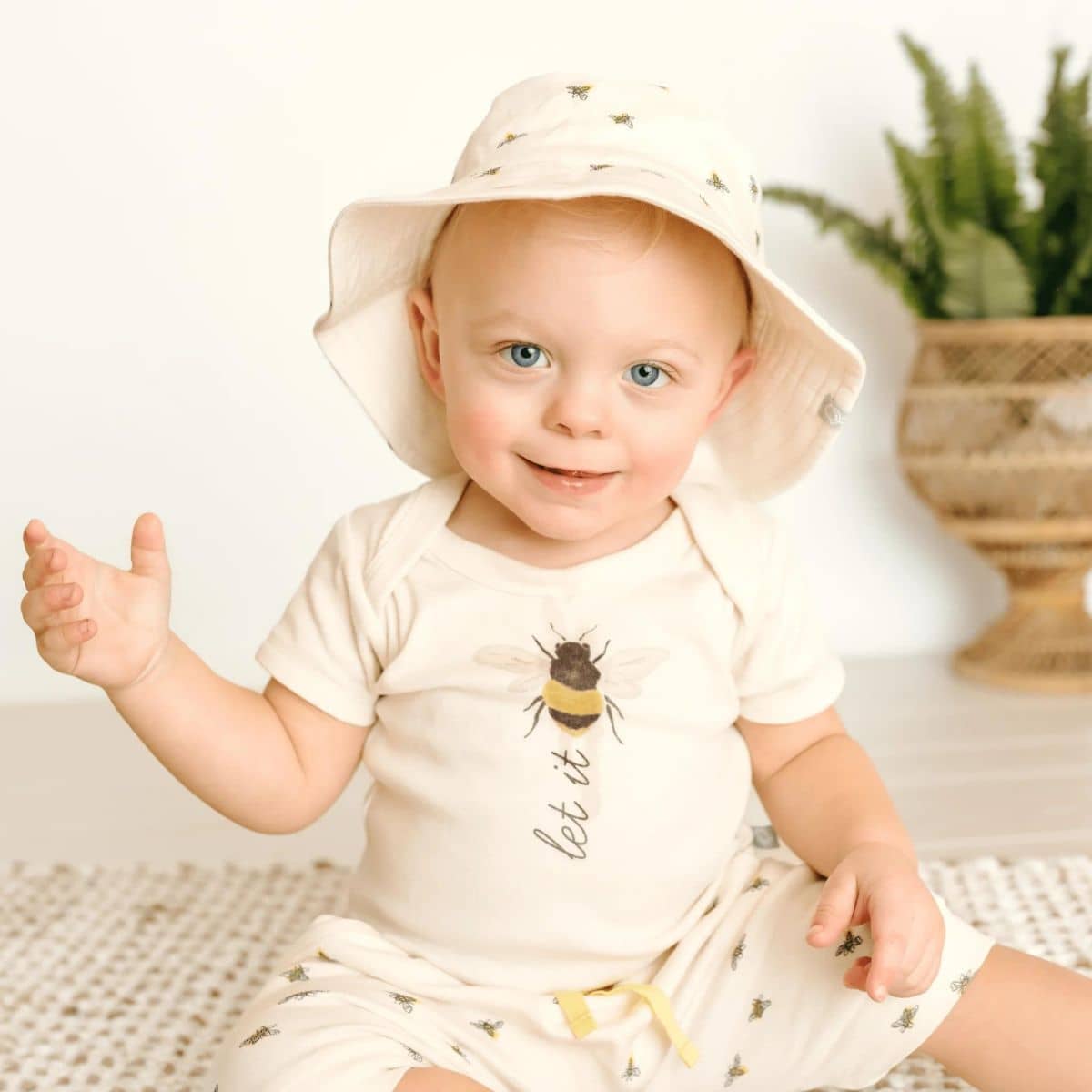 Finn and Emma Organic Short Sleeve Bodysuit - Let it Bee