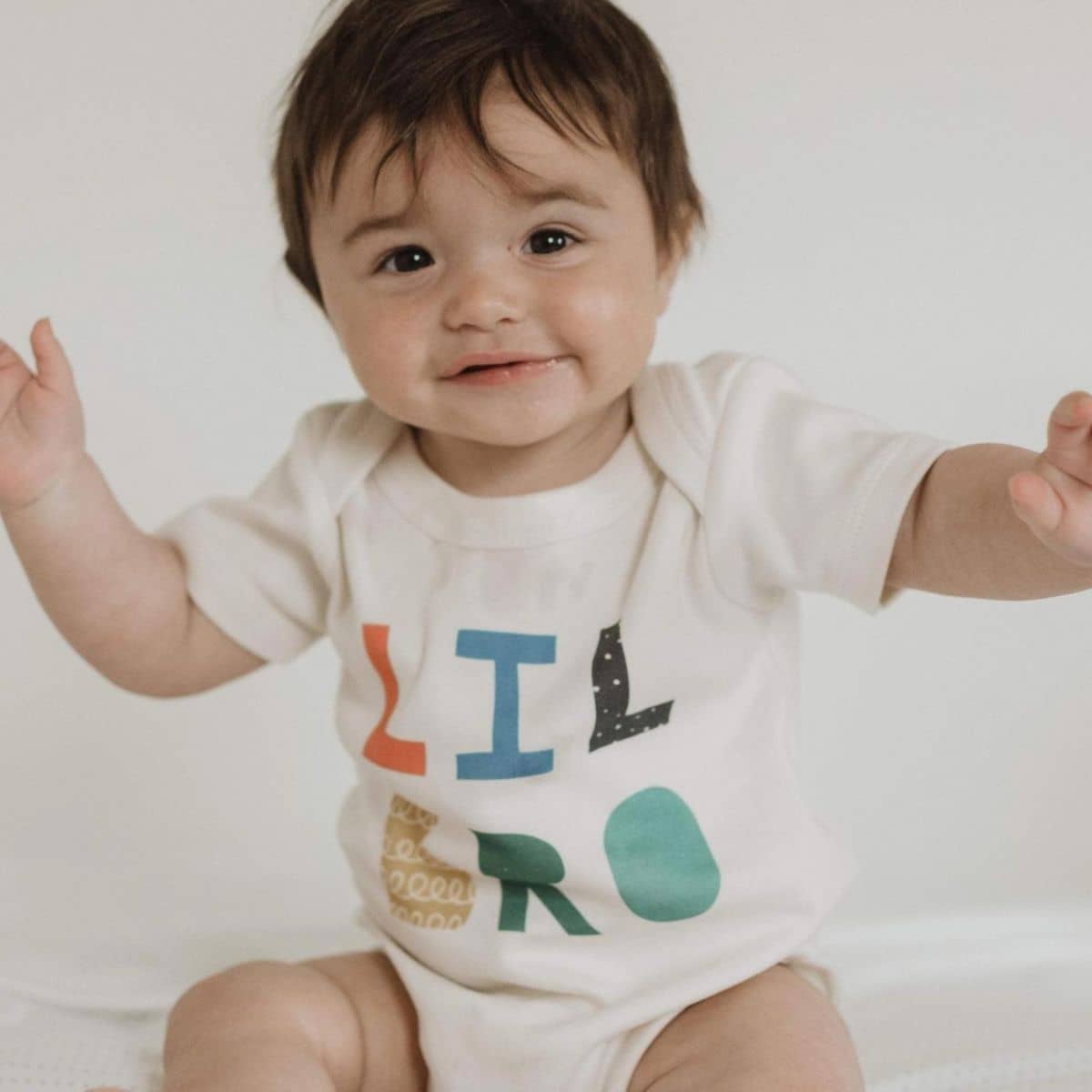 Finn and Emma Organic Short Sleeve Bodysuit - Lil Bro