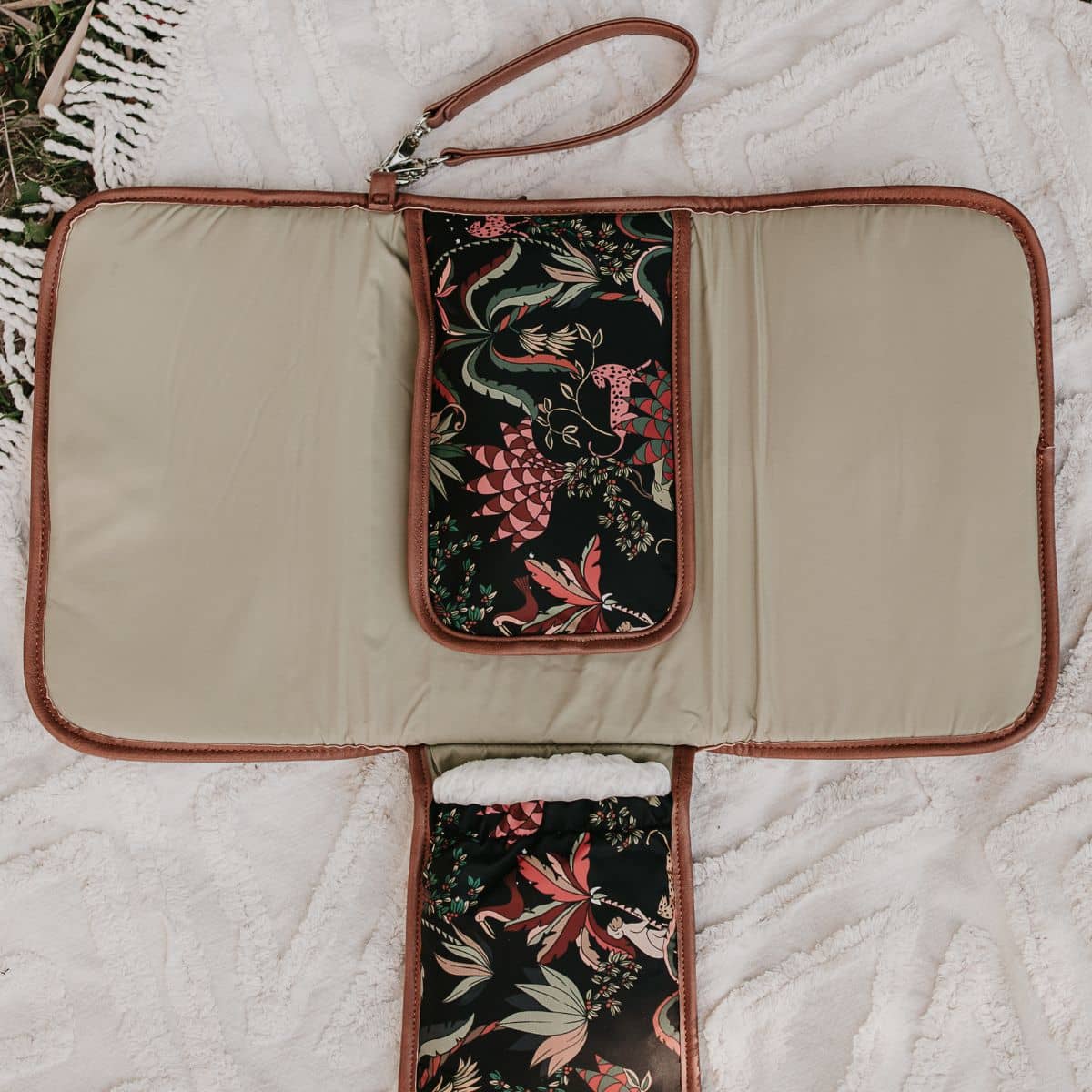 OiOi Change Mat Clutch - Jungle Black/Tan